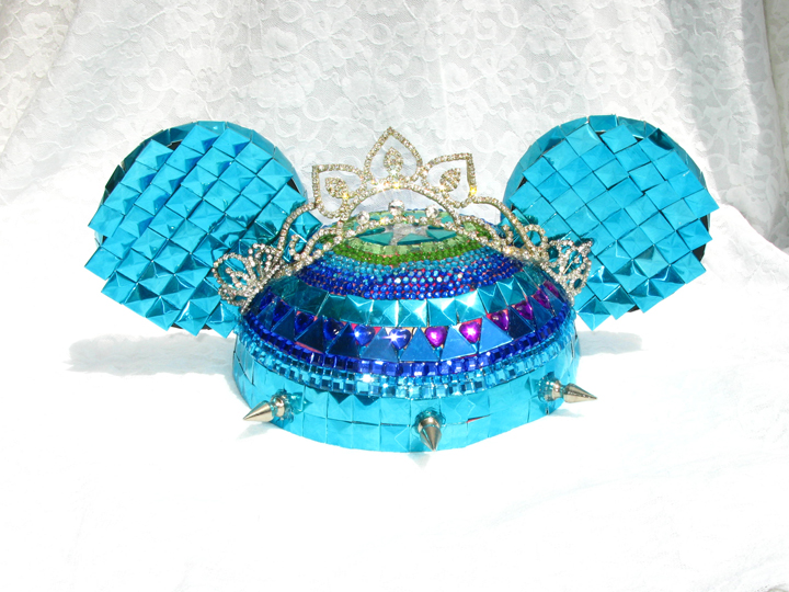 http://www.newyorkcouture.net/sold/bluesmickeystudhat.JPG