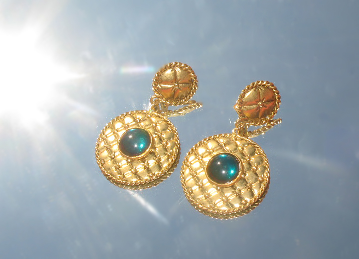 http://www.newyorkcouture.net/sold/greenquiltearrings1.JPG